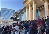 حمله معترضان به کاخ دولتی مغولستان و دستور تخلیه حمله کنندگان با اعمال زور+ فیلم
