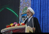 خطیب جمعه کرمان: مردم هیچ گاه انقلاب اسلامی را در مقابل هجمه‌های دشمن تنها نمی‌گذارند