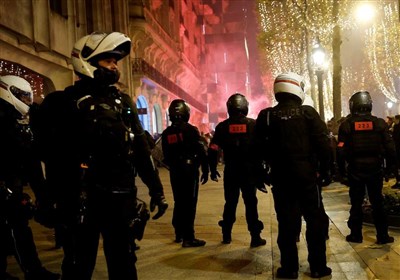 حمایت وزیر کشور فرانسه از اعمال خشونت‌های پلیس علیه معترضان 