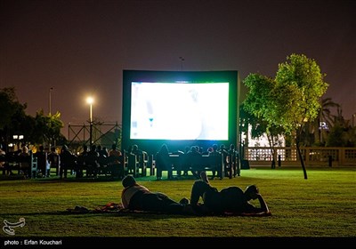 تماشای فوتبال از تلویزیون شهری در میا پارک دوحه