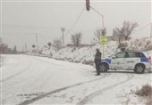 آخرین وضعیت جاده‌های کشور؛ بارش برف و باران در آزادراه تهران ـ شمال