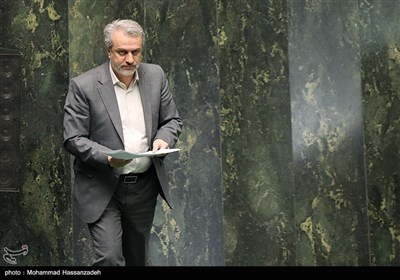 فاطمی امین وزیر صنعت، معدن و تجارت در صحن علنی مجلس شورای اسلامی