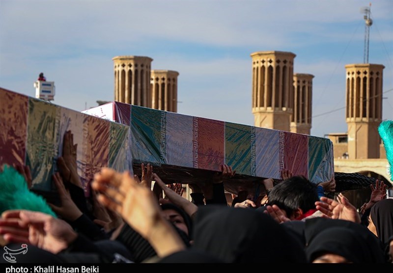 مراسم تشییع پیکر مطهر 15 شهید گمنام در میدان امیرچقماق یزد