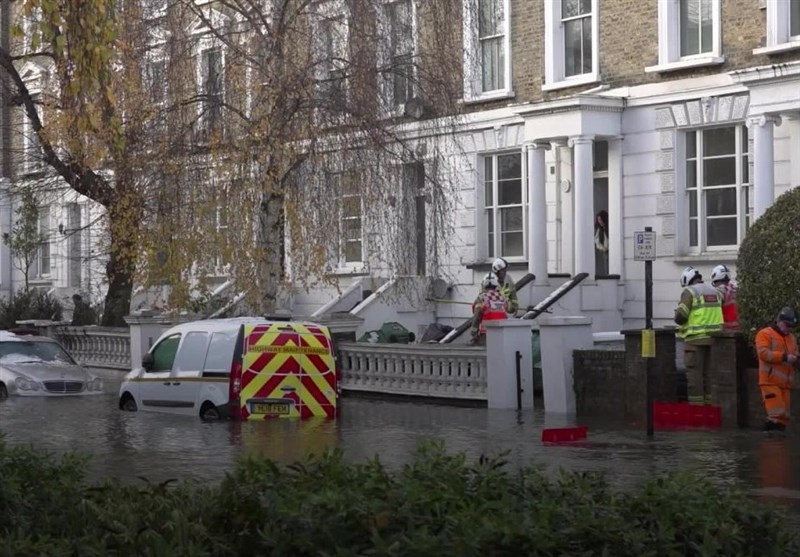 Thousands without Water, 100 Properties Flooded After Mains Burst in London