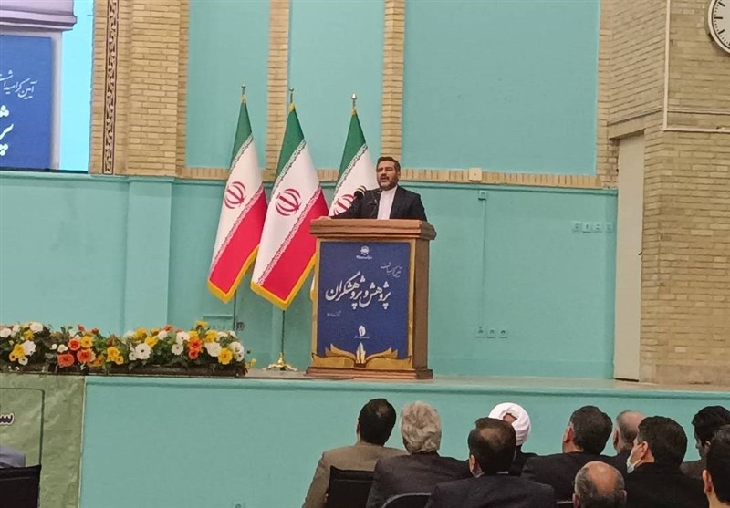 وزیر ارشاد: عقبه‌ فرهنگی انقلاب اسلامی توانایی مقابله با جنگ رسانه‌ای دشمن را دارد