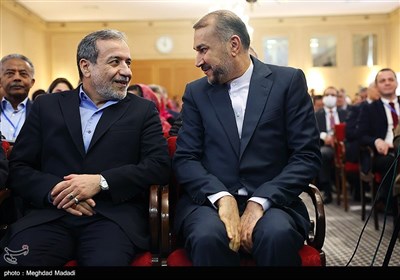 حسین امیرعبداللهیان وزیر امور خارجه و سید عباس عراقچی در سومین مجمع گفتگوی تهران
