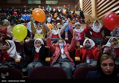 جشنواره منطقه ای قصه گویی نهال امید در همدان