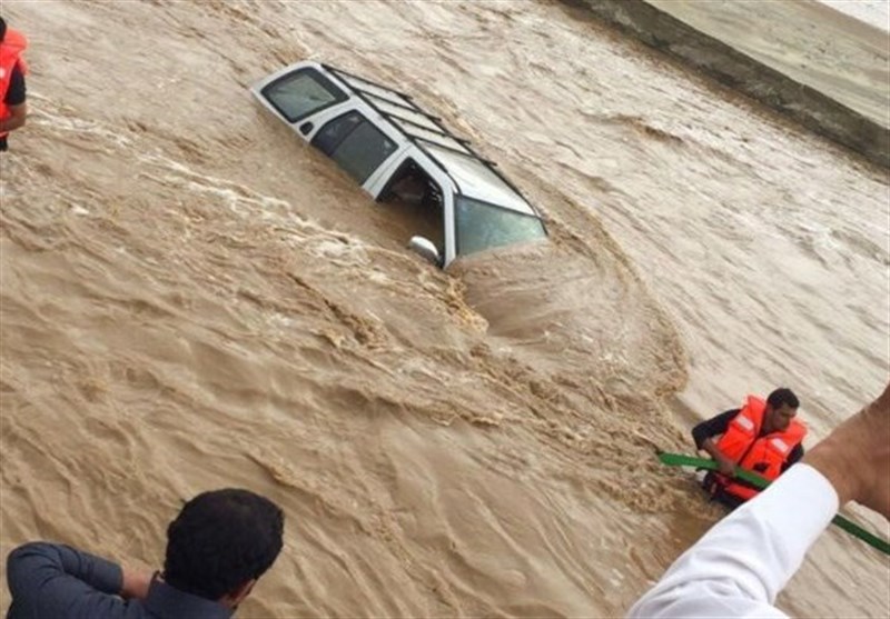 Flash Floods Wash Away Vehicles in Mecca, Saudi Arabia (+Video)