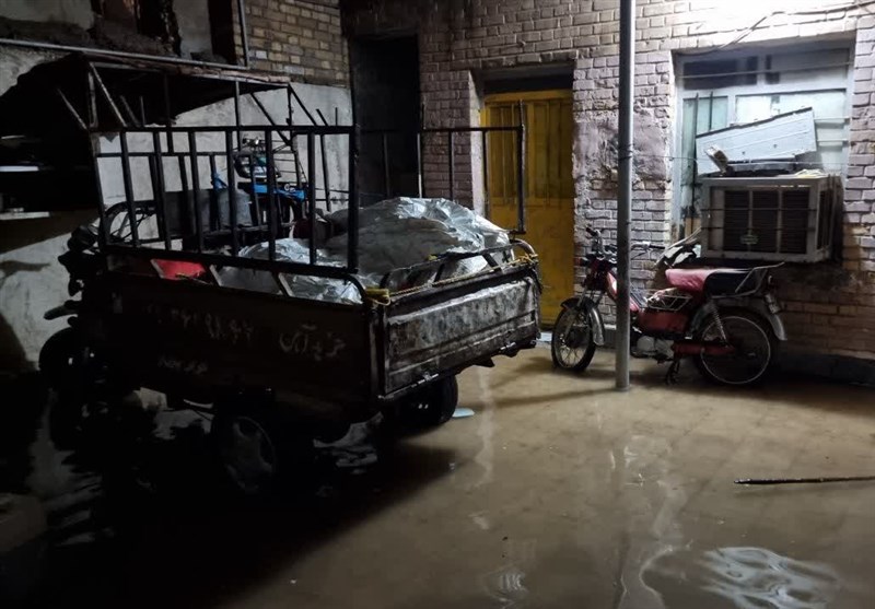 بارش سنگین باران همراه با تگرگ در استان قزوین/ رودخانه‌ها‌ پرآب شدند