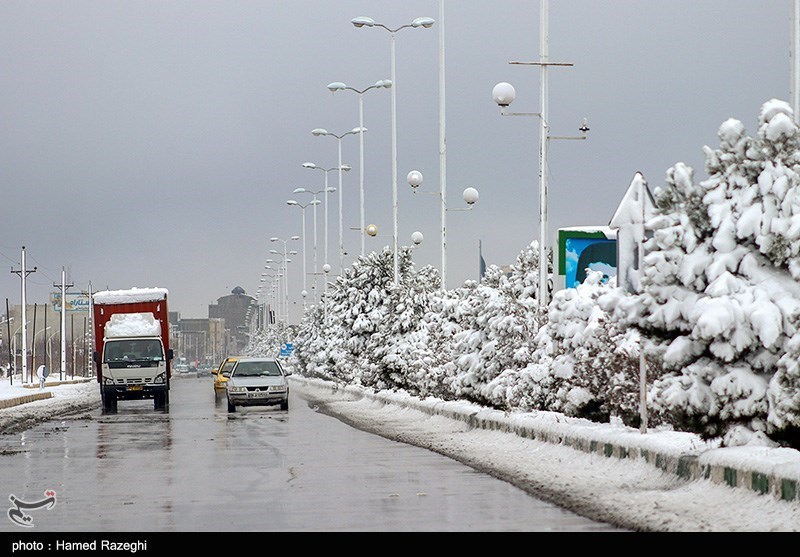 کولاک و برف جاده‌های زنجان را فرا گرفت