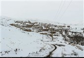 بارش شدید برف 4 گردنه و ‌100 راه روستای الیگودرز را مسدود کرد