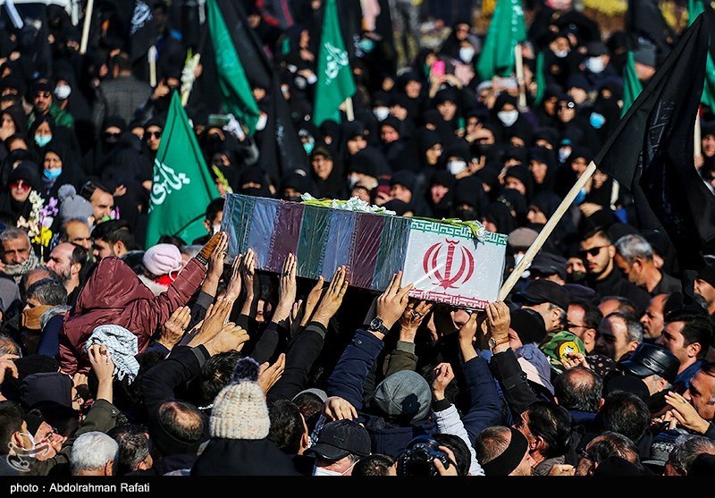 قیام معنادار ایرانی‌ها در تشییع پیکر 400 شهید گمنام/ خط و نشان مردم برای دشمنان و اغتشاشگران + فیلم و تصاویر