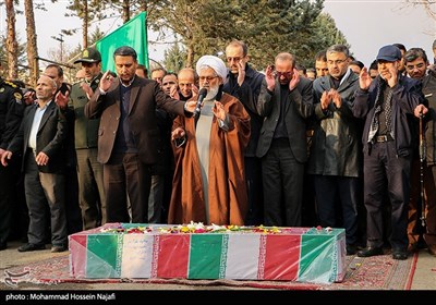 تشییع پیکر شهید گمنام دفاع مقدس در زنجان