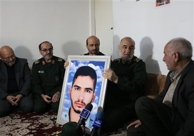  فرمانده سپاه در دیدار با خانواده شهید عجمیان: می‌خواستند نقشه سوریه و یمن را در ایران پیاده کنند 