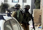 یورش نظامیان صهیونیست به کرانه باختری و بازداشت 33 فلسطینی