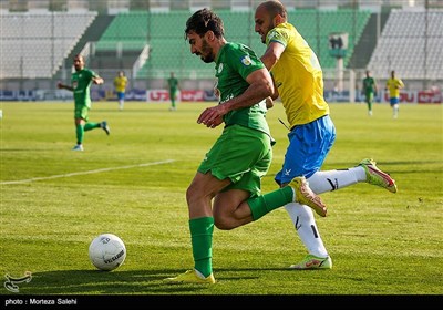 دیدار تیمهای فوتبال ذوب‌آهن اصفهان و صنعت نفت آبادان