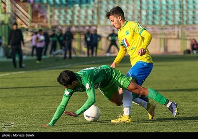 دیدار تیمهای فوتبال ذوب‌آهن اصفهان و صنعت نفت آبادان