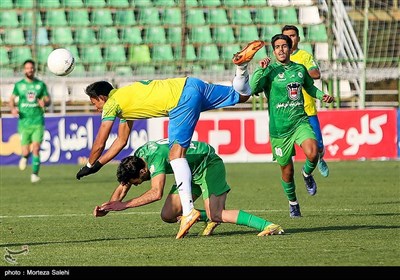 دیدار تیمهای فوتبال ذوب‌آهن اصفهان و صنعت نفت آبادان