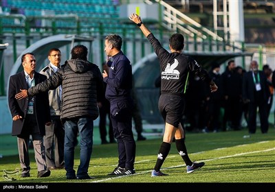 دیدار تیمهای فوتبال ذوب‌آهن اصفهان و صنعت نفت آبادان