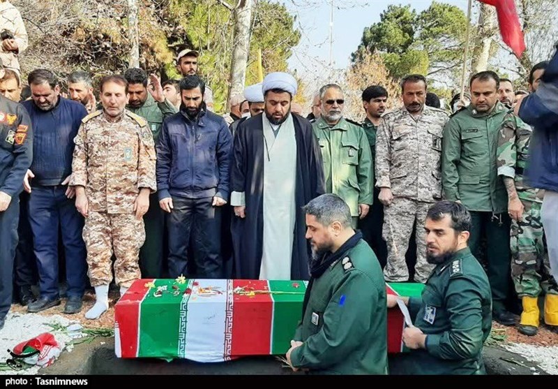 پیکر پاک شهید گمنام در تاکستان تشییع و خاک‌سپاری شد + تصویر