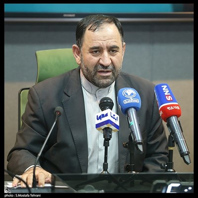 حسین اکبری دبیر اجلاس در نشست خبری اولین اجلاس بین المللی مکتب شهید سلیمانی