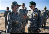 امیر سید عبدالرحیم موسوی فرمانده کل ارتش وامیر دریادار حبیب الله سیاری معاون هماهنگ کننده ارتش در  سومین روز رزمایش ذوالفقار ۱۴۰۱