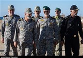 امیر سید عبدالرحیم موسوی فرمانده کل ارتش وامیر دریادار حبیب الله سیاری معاون هماهنگ کننده ارتش در  سومین روز رزمایش ذوالفقار ۱۴۰۱