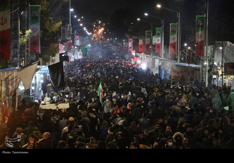 جمعیت انبوه در گلزار شهدای کرمان؛ &quot;بلند شو علمدار&quot;+فیلم