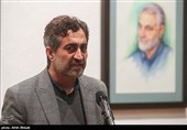 ابوالفضل همراه مدیر فرهنگسرای نیاوران در اختتامیه نمایشگاه سرو ایرانی