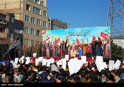 وداع دانش آموزان مشهدی با شهید گمنام دفاع مقدس 