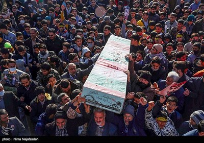 وداع دانش آموزان مشهدی با شهید گمنام دفاع مقدس 