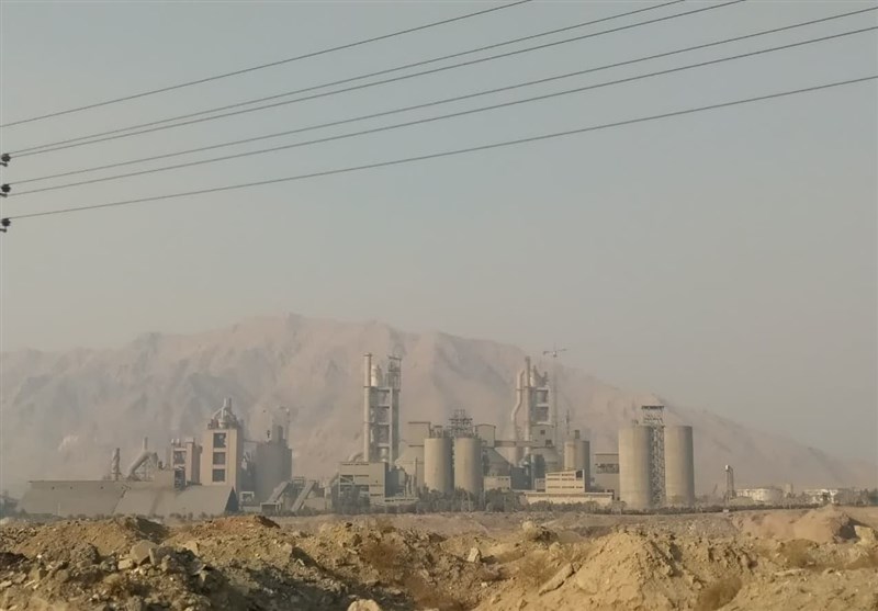 کارخانه سیمان تهران در اوج آلودگی هوا هم تعطیل نمی‌شود+فیلم