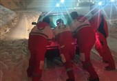 بارش برف در برخی محورهای مواصلاتی استان زنجان / امدادرسانی به 679 مسافر گرفتار در برف