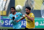 دیدار تیم های فوتبال سپاهان اصفهان و مس کرمان
