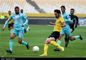 دیدار تیم های فوتبال سپاهان اصفهان و مس کرمان