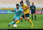 دیدار تیم های فوتبال سپاهان اصفهان و مس کرمان