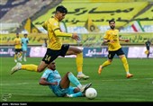 دیدار تیم های فوتبال سپاهان اصفهان و مس کرمان