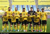 دیدار تیم های فوتبال سپاهان اصفهان و مس کرمان