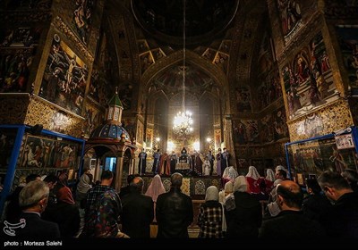 İran&apos;ın merkezinde İsfahan Vank Kilisesinde Hristiyan azınlığın İsa as miladı töreni