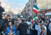تجمع أمام السفارة الفرنسیة فی طهران احتجاجاً على إساءة مجلة &quot;شارلی إبدو&quot; + فیدیو