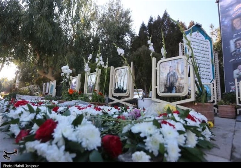 مراسم غبار روبی مزار شهدای هواپیمای اکراینی در اصفهان برگزار شد+تصاویر
