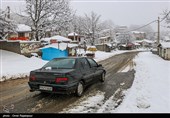 بارش برف در جاده‌های شمال/ رانندگان مراقبت کنند