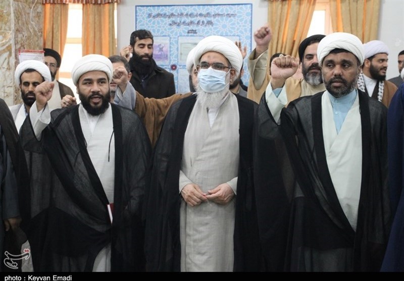 تجمع اعتراضی طلاب و مردم بوشهر در محکومیت روزنامه هتاک فرانسوی +تصویر
