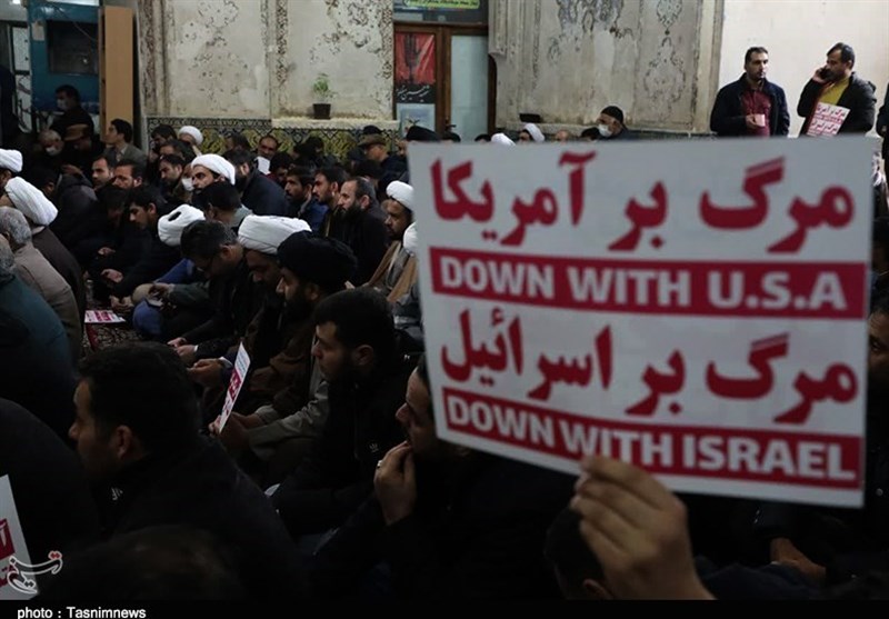 اجتماع طلاب سمنانی در محکومیت نشریه فرانسوی + تصاویر