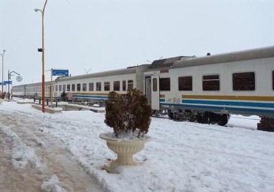  توقف سیر قطارهای مسافری به دلیل برودت شدید هوا/ راه‌آهن: بهای بلیت به مسافران استرداد می‌شود 
