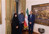 دیدار وزیر امور خارجه ایران با فرزندان حمید نوری