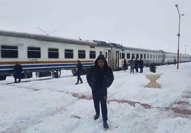 10 ساعت حبس مسافران در قطار قم ـ مشهد/ روایت تسنیم از مسافرانی که بدون امکانات در قطار سرما یخ زده‌اند‌
