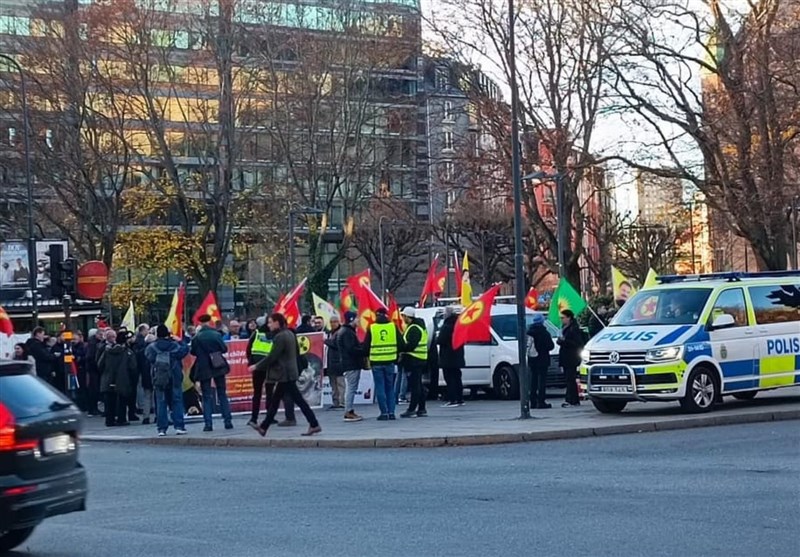 تظاهرات طرفداران پ ک ک در سوئد علیه ترکیه و واکنش آنکارا+عکس