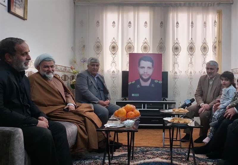 وزیر ارتباطات با خانواده شهید امیر کمندی دیدار و گفت‌وگو کرد + تصاویر
