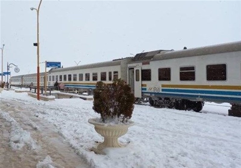 تأخیرهای بیش از 12 ساعت در ورود قطارهای مشهد به تهران
